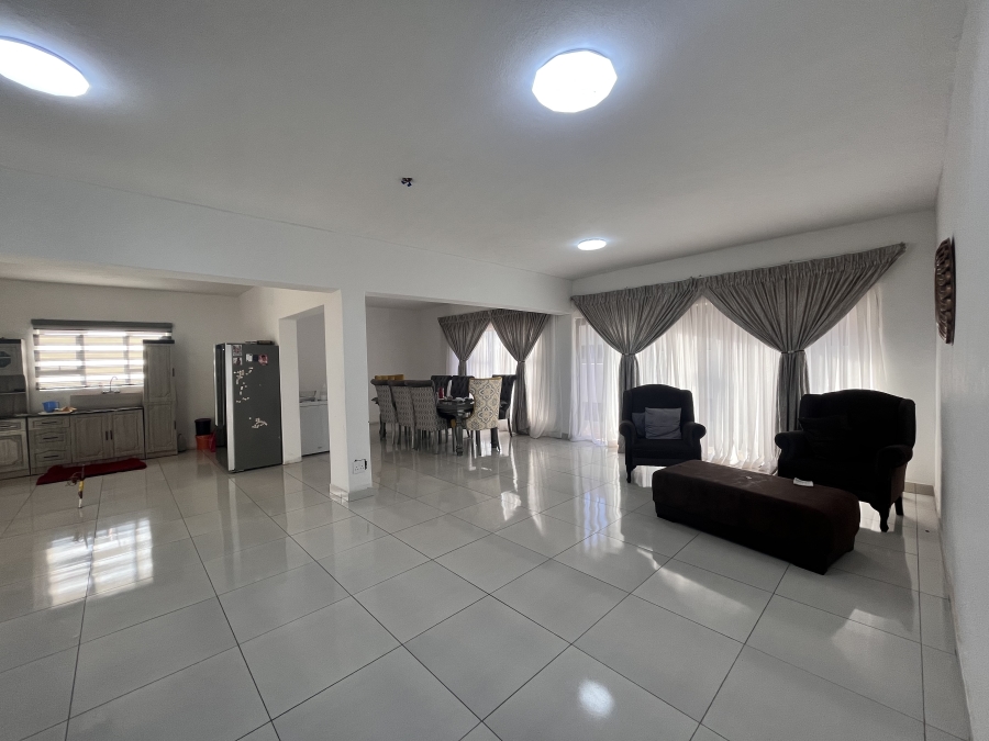 5 Bedroom Property for Sale in Wilkoppies North West
